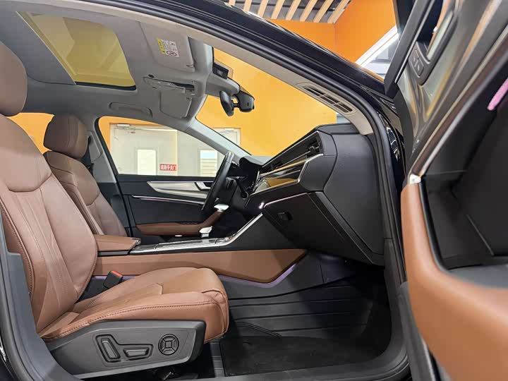 Фото 7 - Audi A6L