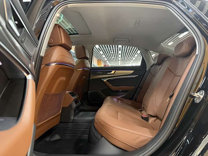 Фото 8 - Audi A6L