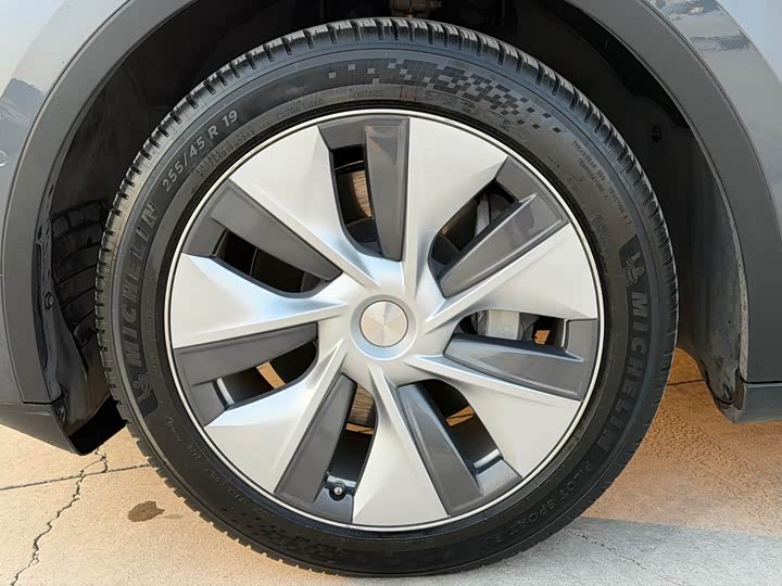 Фото 6 - Tesla Model Y