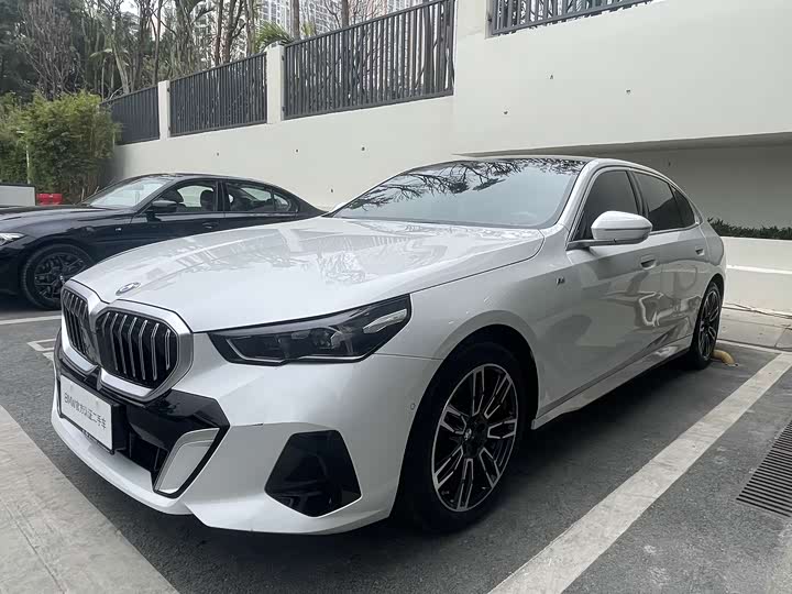 Фото 1 - BMW 5 Series