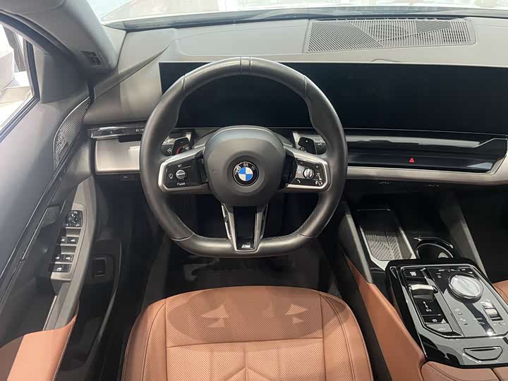 Фото 6 - BMW 5 Series
