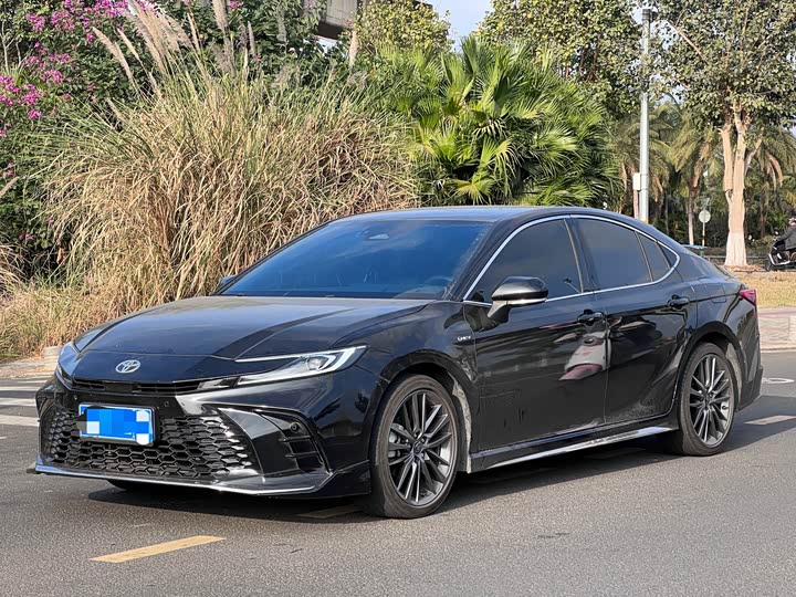 Фото 1 - Toyota Camry