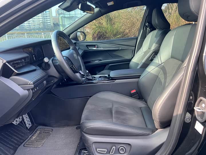 Фото 3 - Toyota Camry