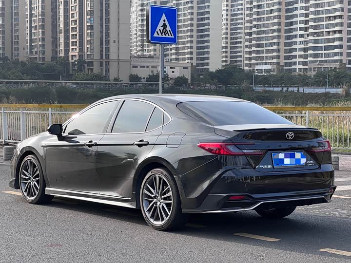 Фото 8 - Toyota Camry