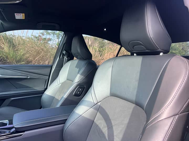 Фото 9 - Toyota Camry