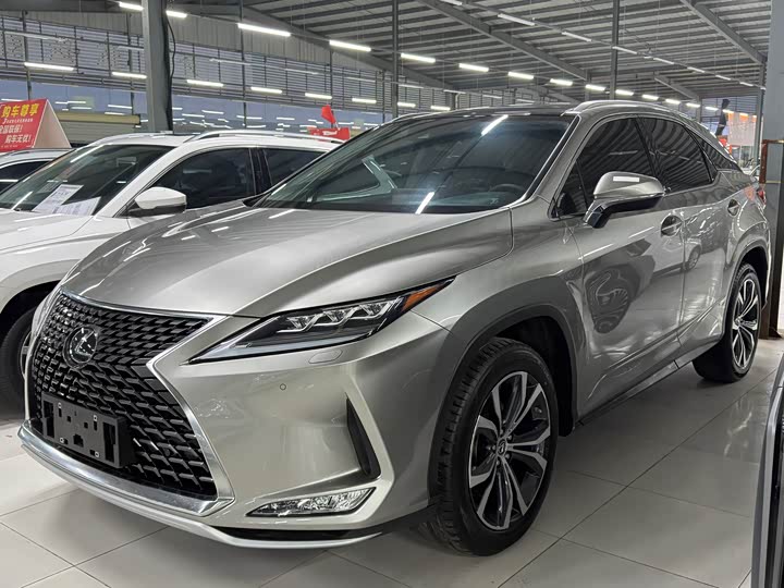 Фото 1 - Lexus RX
