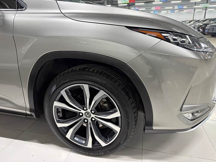 Фото 4 - Lexus RX