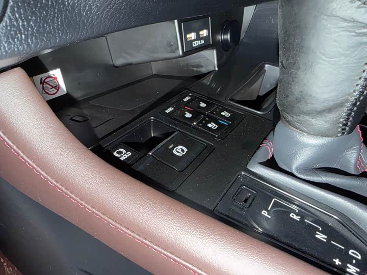 Фото 7 - Lexus RX