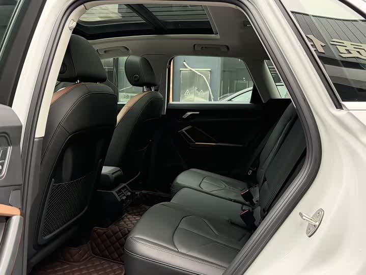 Фото 8 - Audi Q3