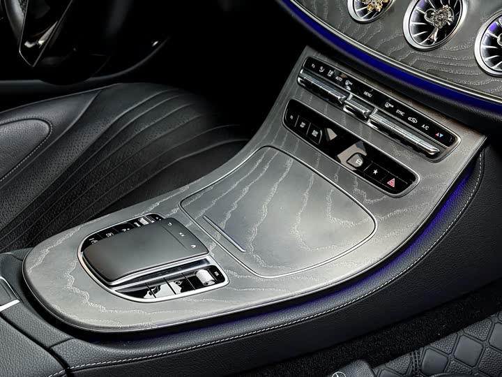 Photo 8 - Mercedes-Benz CLS-Class