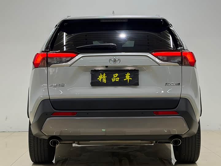 Фото 5 - Toyota RAV4