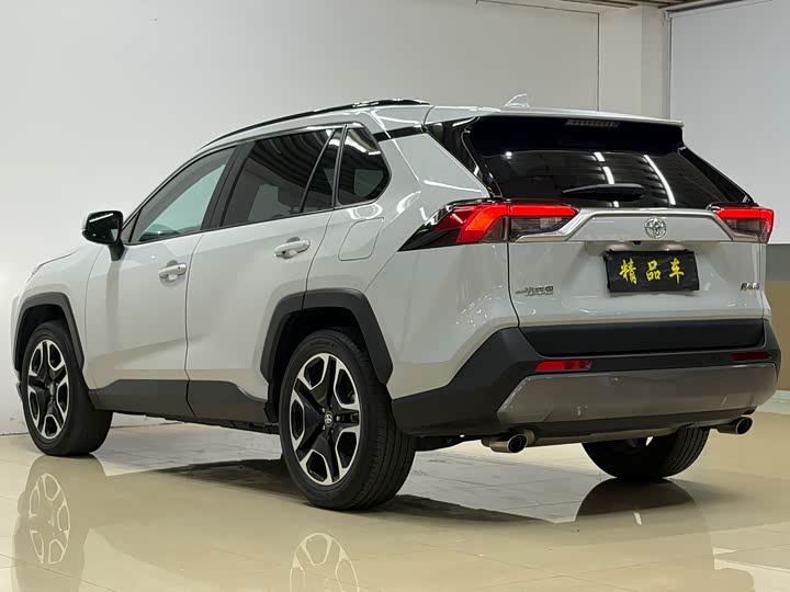 Фото 6 - Toyota RAV4