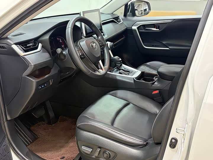 Фото 7 - Toyota RAV4