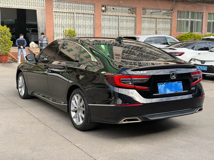 Фото 4 - Honda Accord