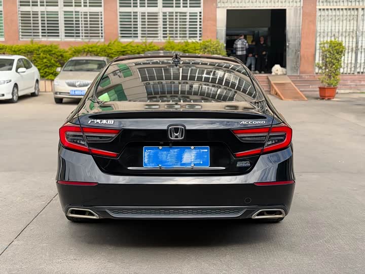 Фото 5 - Honda Accord