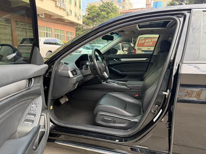 Фото 7 - Honda Accord