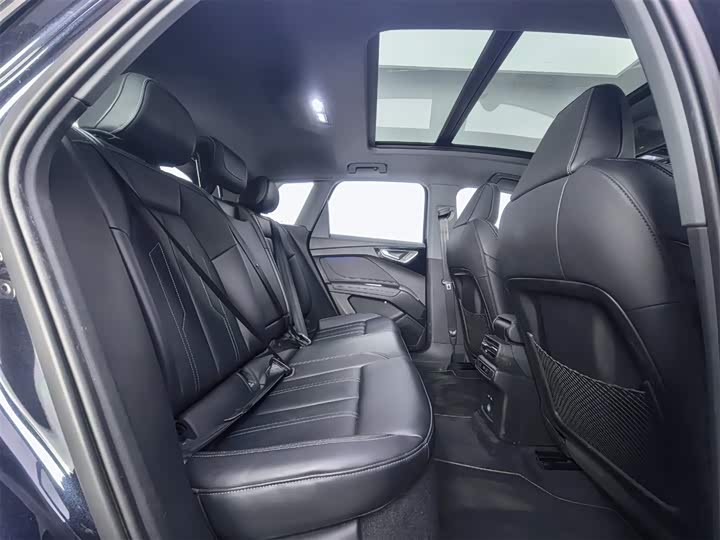 Фото 8 - Audi Q4 e-tron