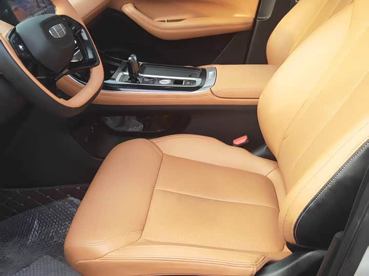 Фото 4 - Geely Atlas L