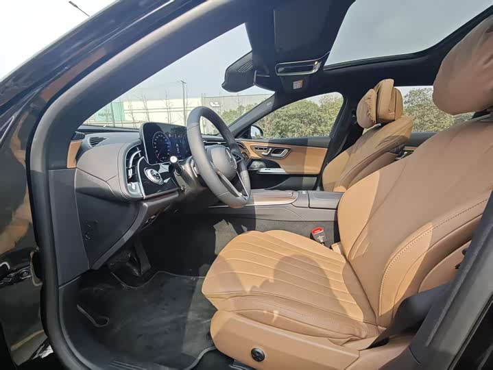 Photo 3 - Mercedes-Benz E-Class