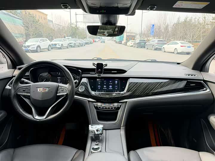 Фото 4 - Cadillac XT6