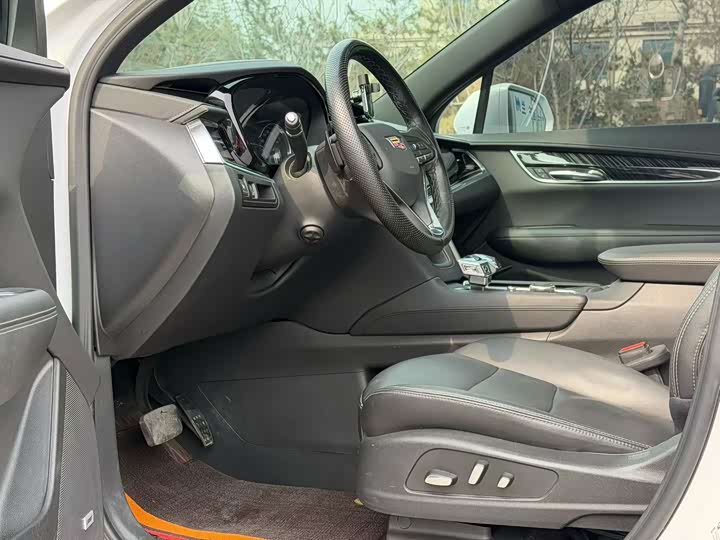 Фото 5 - Cadillac XT6