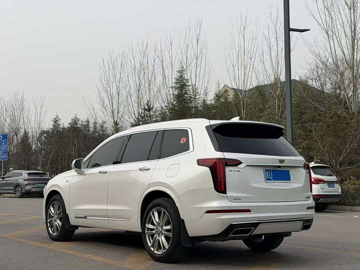 Фото 9 - Cadillac XT6