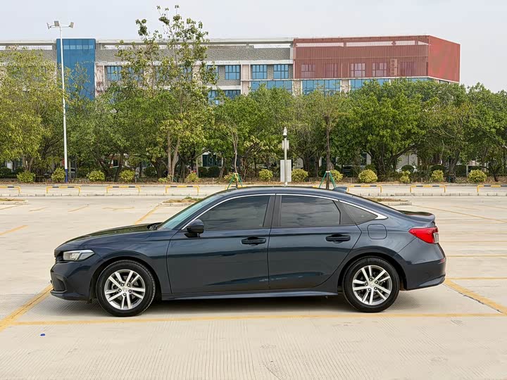 Фото 8 - Honda Civic