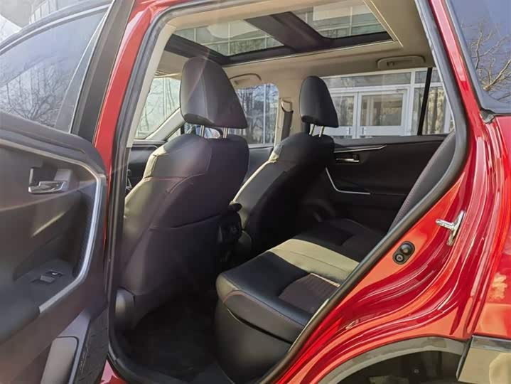 Фото 5 - Toyota RAV4 Hybrid