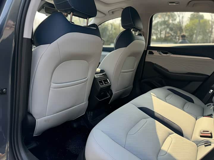 Photo 8 - Geely Preface