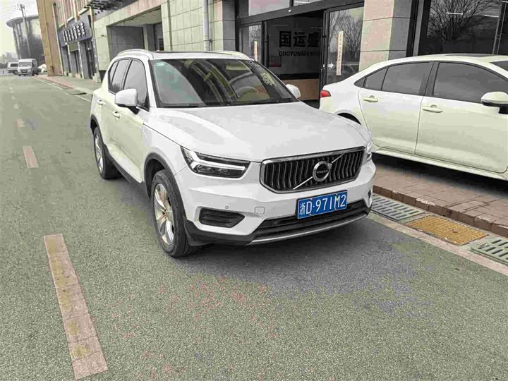 Фото 2 - Volvo XC40