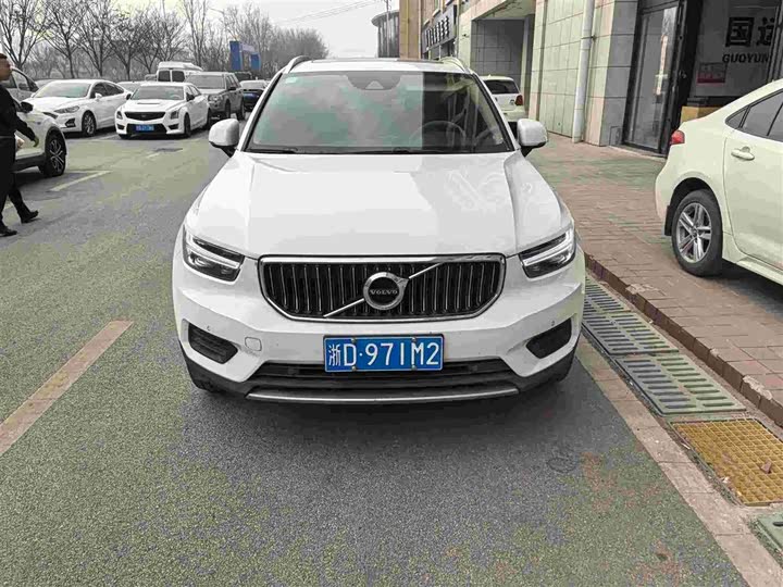 Фото 3 - Volvo XC40