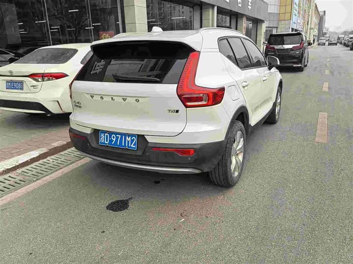 Фото 6 - Volvo XC40