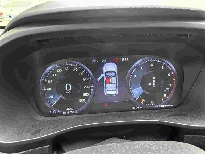 Фото 9 - Volvo XC40