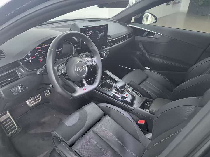 Фото 9 - Audi A4L