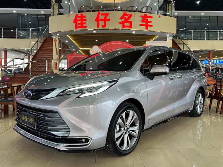 Фото 1 - Toyota Sienna