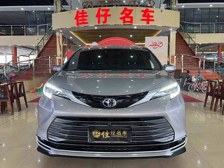 Фото 2 - Toyota Sienna