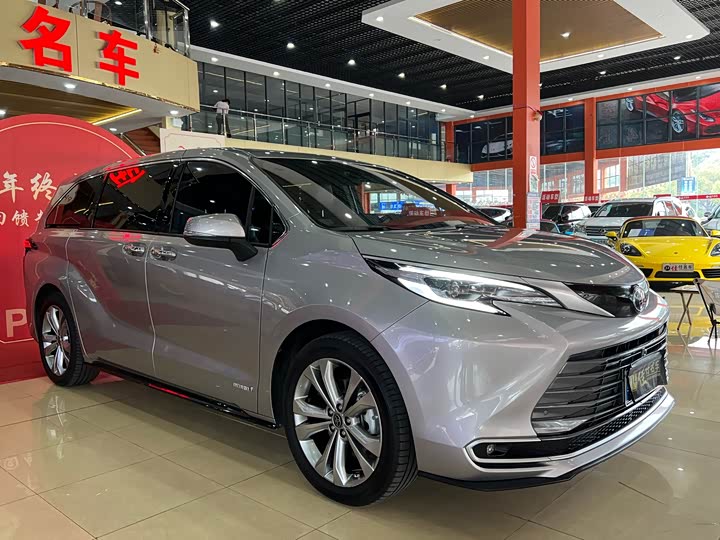 Фото 3 - Toyota Sienna