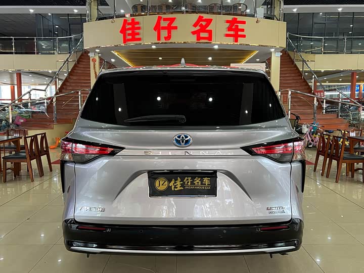 Фото 4 - Toyota Sienna