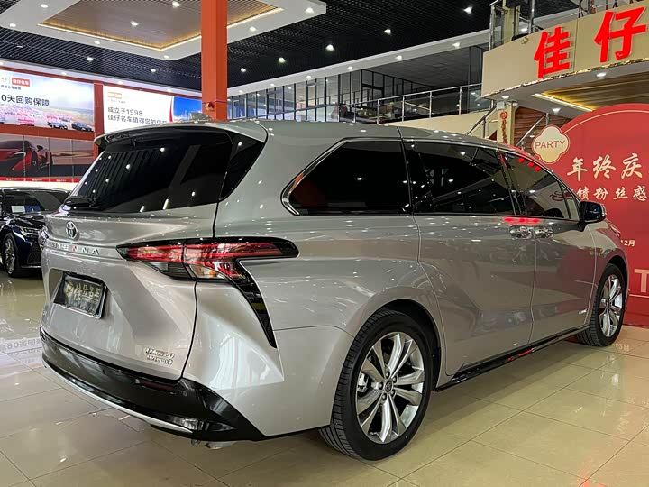 Фото 5 - Toyota Sienna