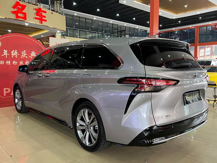 Фото 6 - Toyota Sienna