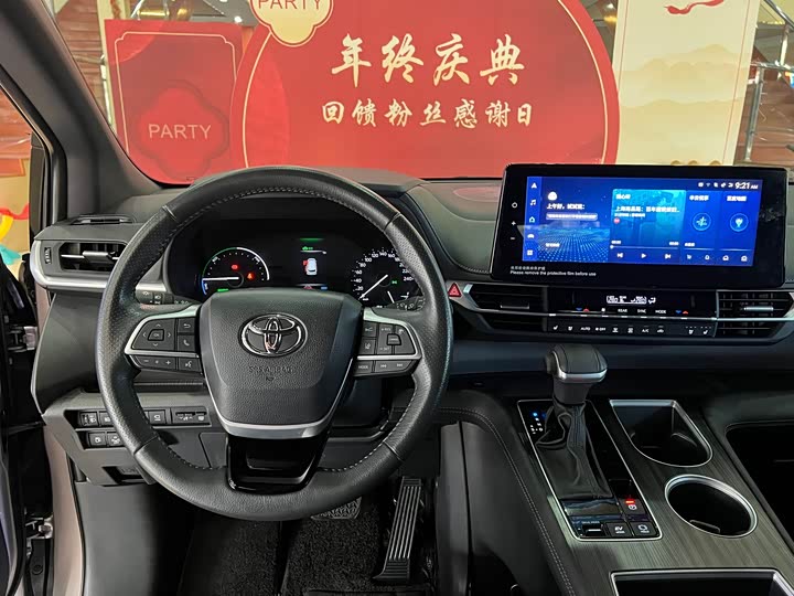 Фото 8 - Toyota Sienna