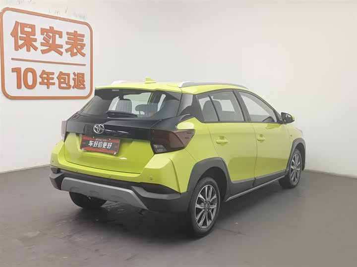 Фото 2 - Toyota Yaris L Hatchback