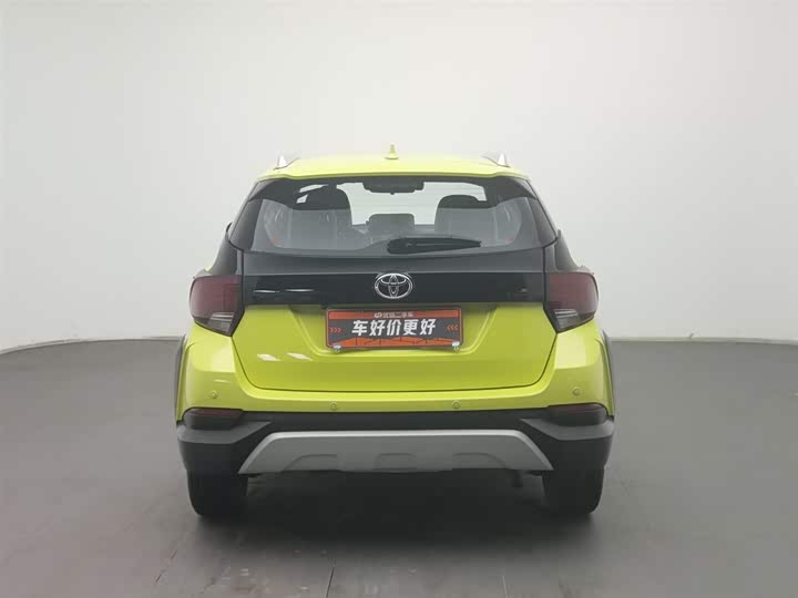 Фото 4 - Toyota Yaris L Hatchback