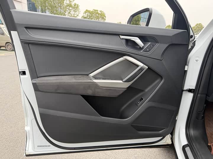 Фото 4 - Audi Q3