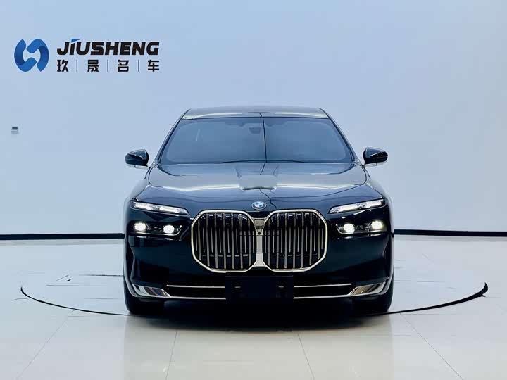 Фото 2 - BMW 7 Series