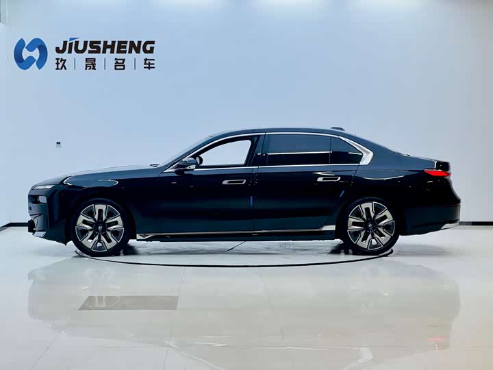 Фото 3 - BMW 7 Series