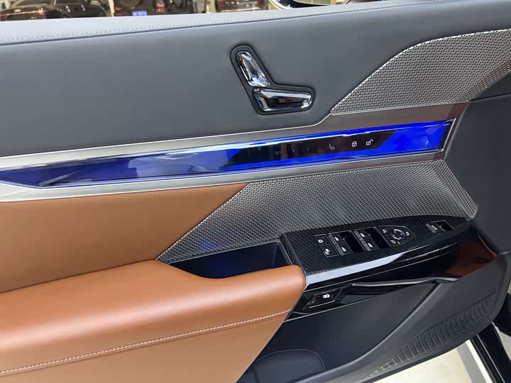 Фото 9 - BMW 7 Series