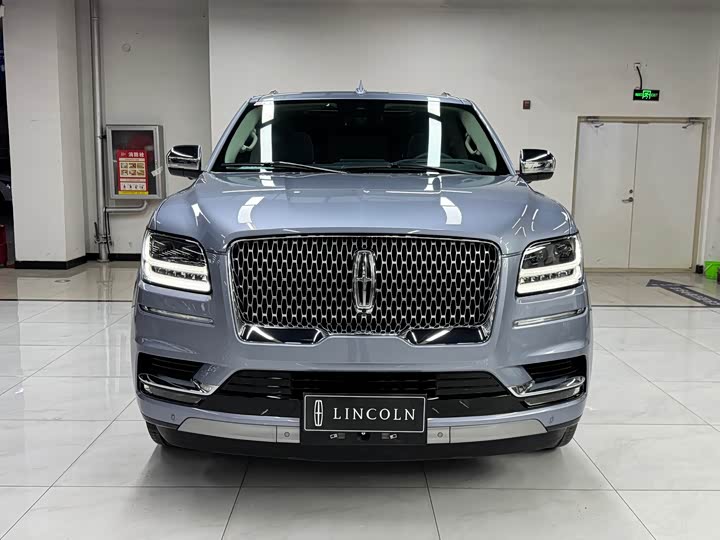 Фото 2 - Lincoln Navigator