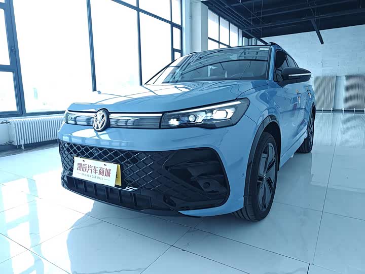 Фото 1 - Volkswagen Tiguan L Pro