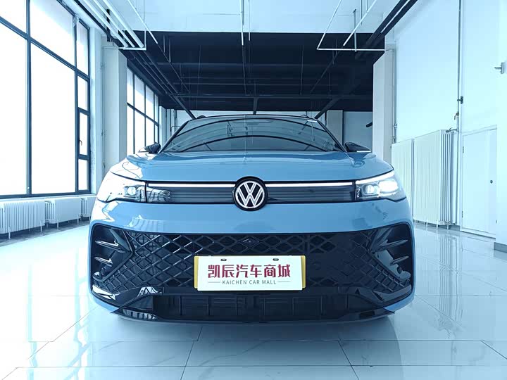 Фото 2 - Volkswagen Tiguan L Pro